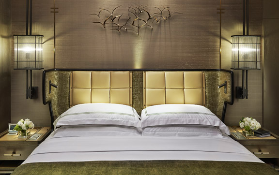 the-landmark-mandarin-oriental-hong-kong-bed
