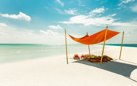 luxury travel madlives, cocoa island, como, luxury accommodation