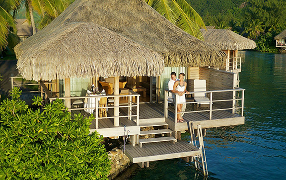 InterContinental-Moorea-couple