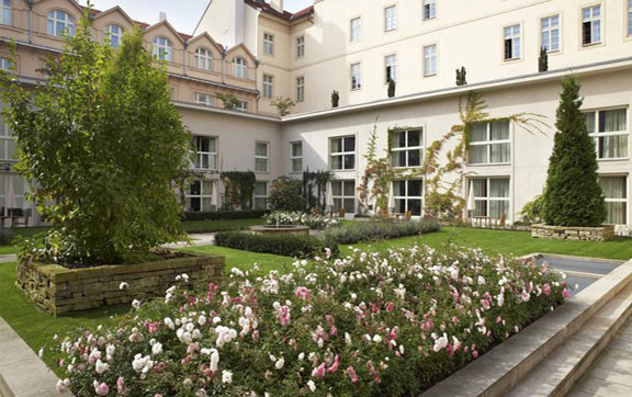 Mandarin-Oriental-Prague-Courtyard, mandarin oriental prague