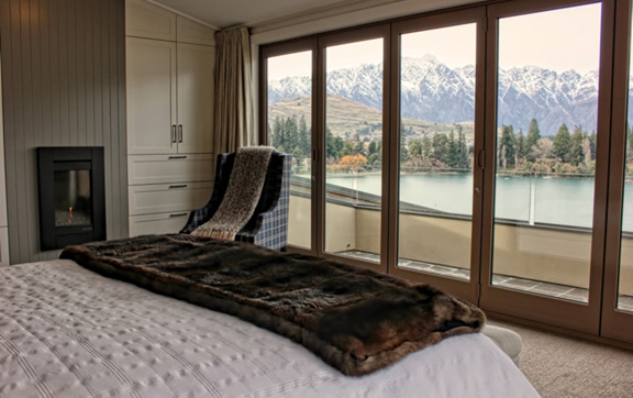 luxury-travel-accommodation-leichardts-private-hotel-queenstown-new-zealand-room-and-stuning-view