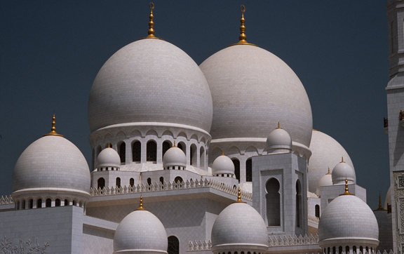 luxury-travel-destination-Abu-Dhabi-Grand-Mosque-Kuppeln