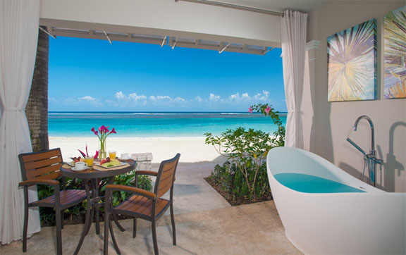 Windsor Beachfront Walkout Club Level Room with Patio Tranquility Soaking Tub