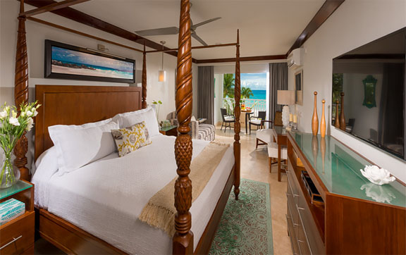 Beachfront Honeymoon Club Level Suite