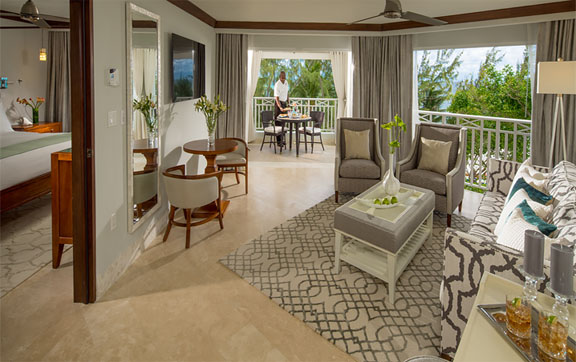 Beachfront One Bedroom Butler Suite with Balcony Tranquility Soaking Tub