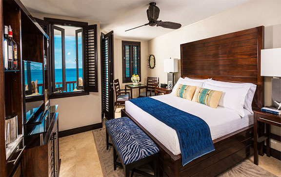 Pink Gin Oceanfront Honeymoon Penthouse Club Level Room