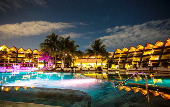 grand-velas-riviera-maya-infinity-pool