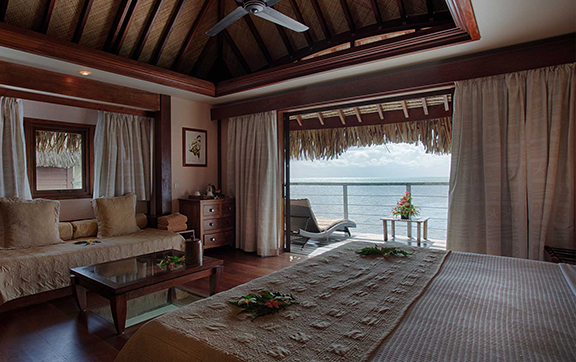 manava-premiumoverwaterbungalowbed