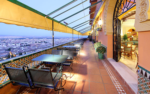 hotel-alhambra-palace-terraza
