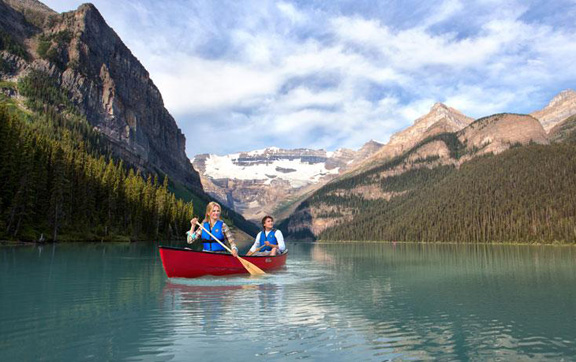 Fairmont-Chateau-Lake-Louise-Canada-Canoeing-Stunning-View