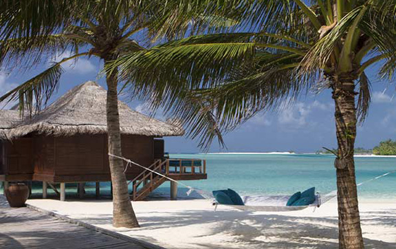anantara_veli_maldives_superior_over_water_bungalow_ext