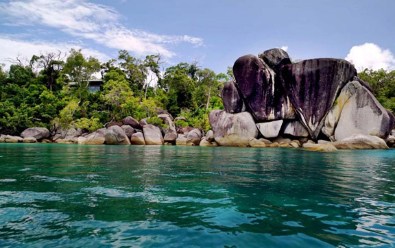 graite-boulders-and-turquoise-water