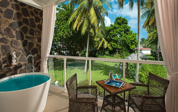 rand Luxe Club Level Room with Balcony Tranquility Soaking Tub