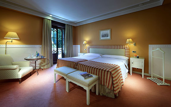 hotel-alhambra-palace-classic-exterior-views